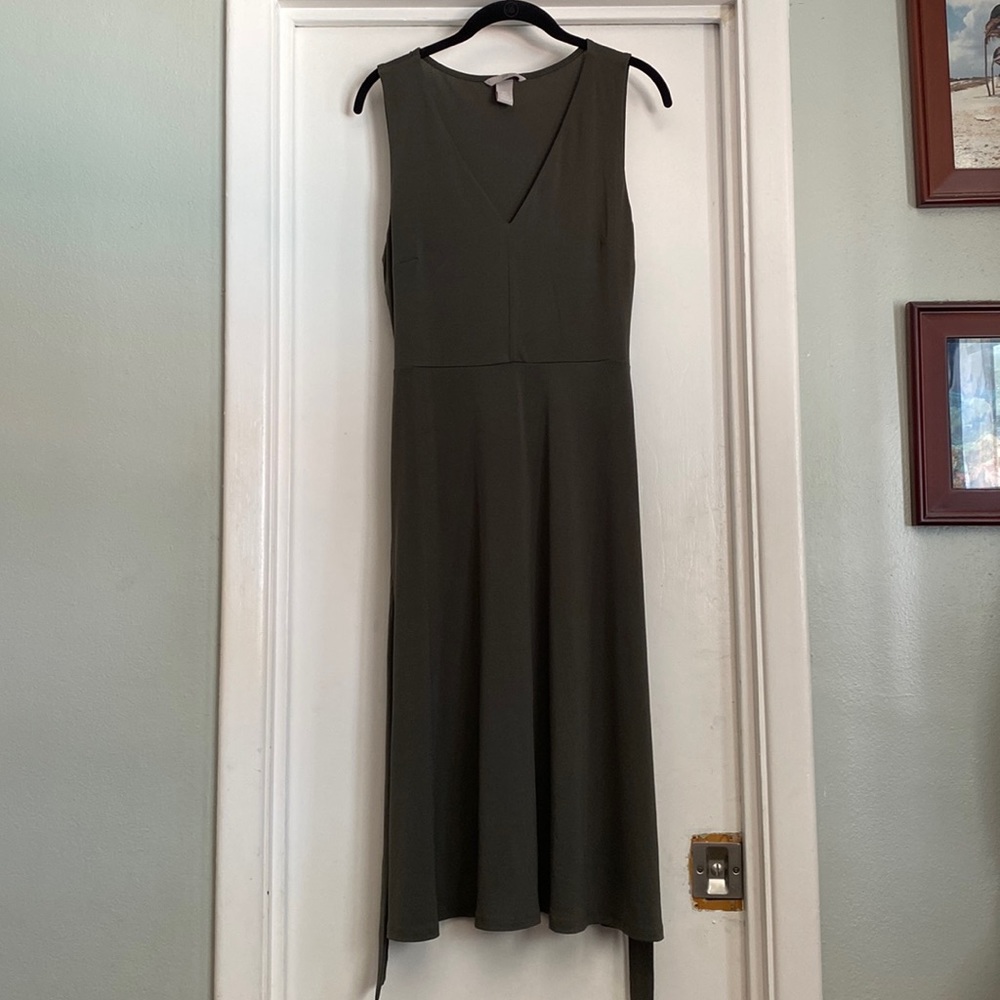 H&M Olive Green V-Neck Calf Length Tie Waist  Dress EUC